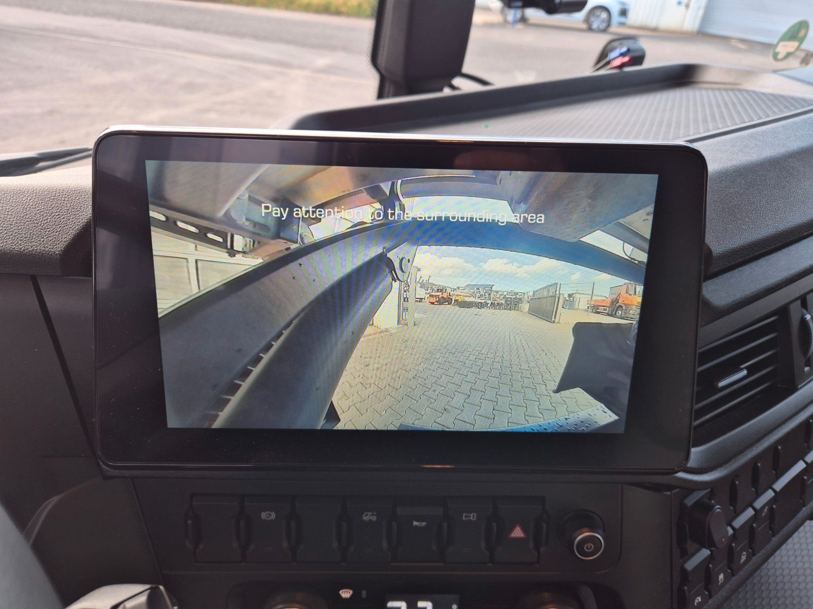 Fahrzeugabbildung Iveco AD190S40/FP Lamberet Mitsubishi LBW Tür AHK