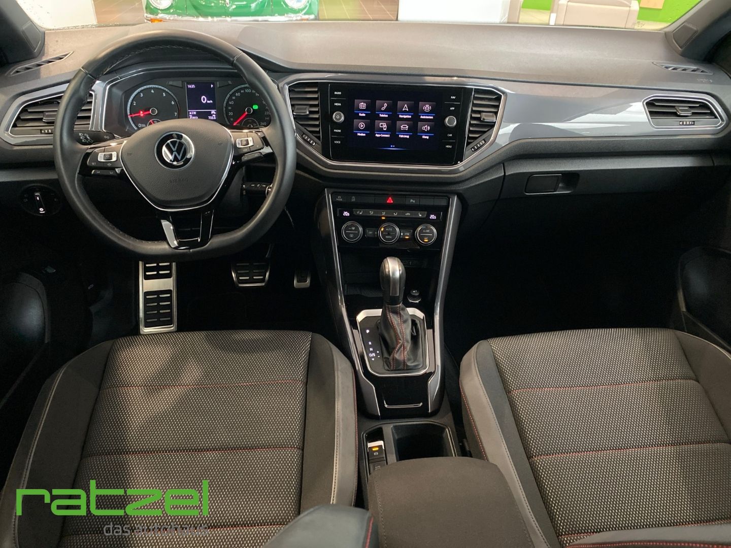 Fahrzeugabbildung Volkswagen T-Roc Sport 1.5 TSI DSG Navi LED Sperrdiff. ACC
