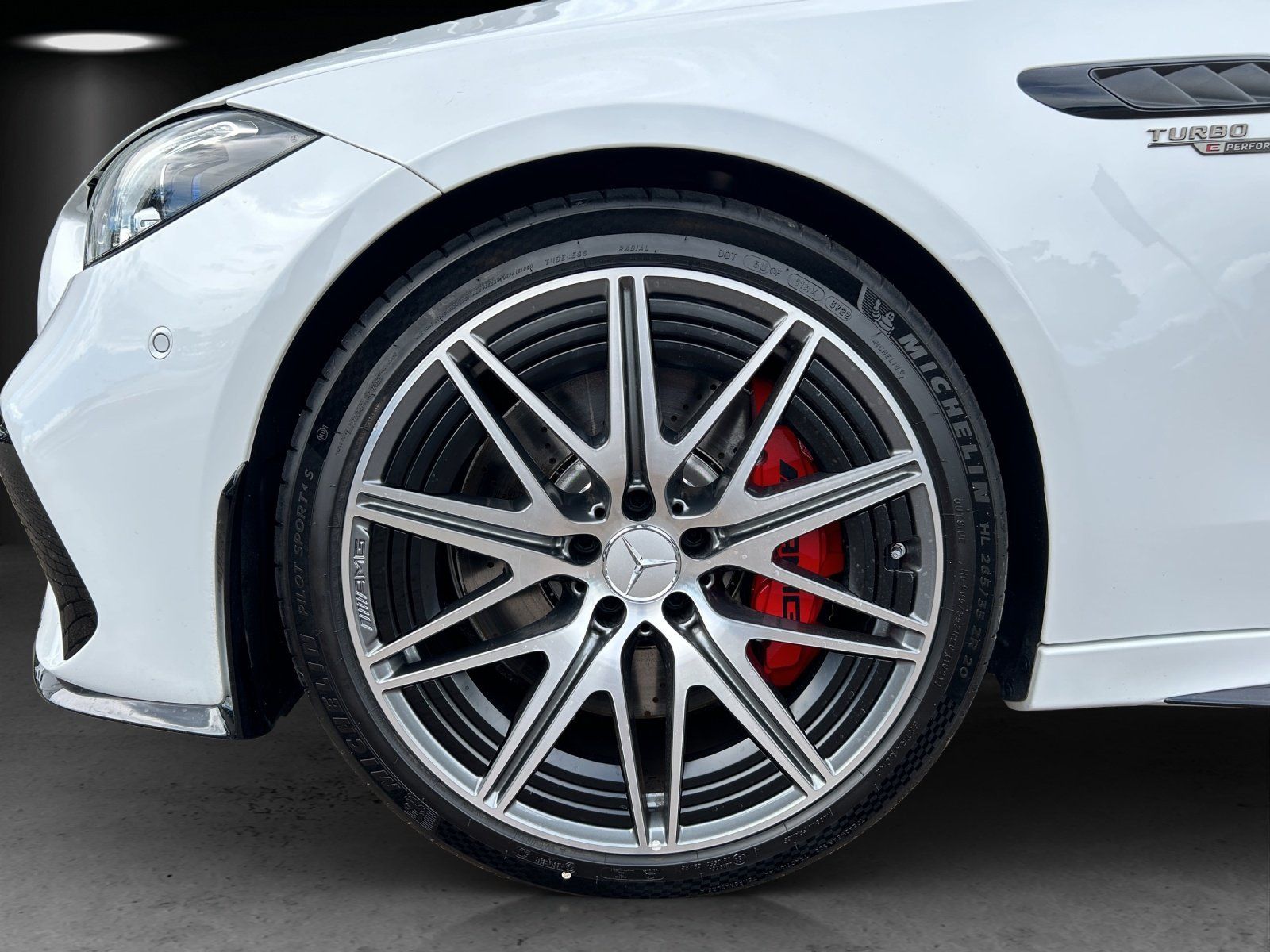 Fahrzeugabbildung Mercedes-Benz C63SE T €144.835-Perf.Sitz DISTRO AERO Pano Memo