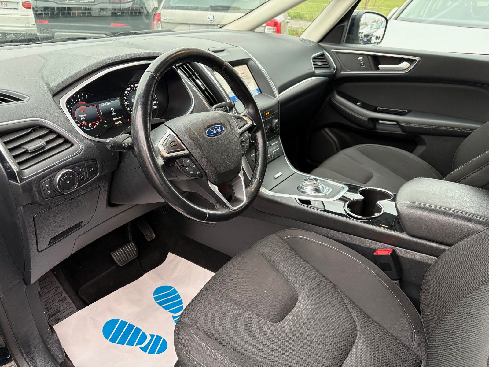 Fahrzeugabbildung Ford S-MAX 2.0 TITANIUM Aut. Navi LED 7-SITZER SPORTS