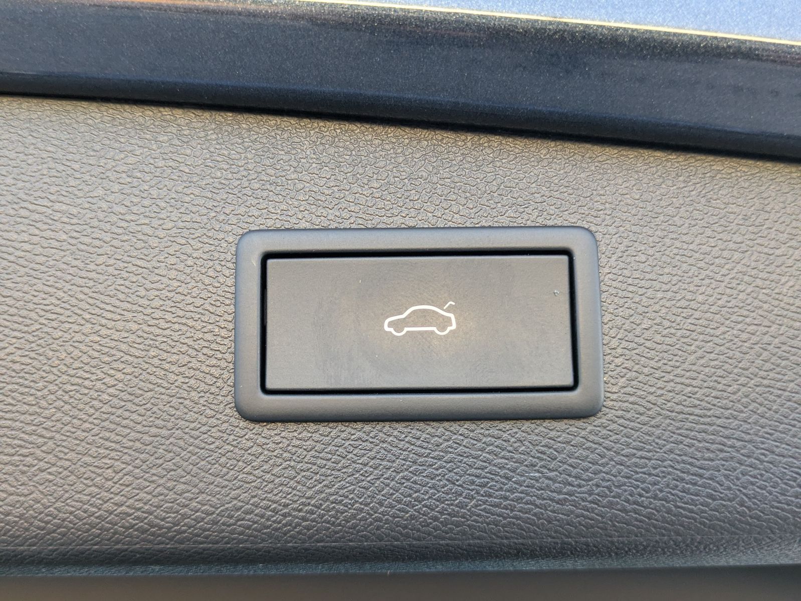 Fahrzeugabbildung CUPRA Leon 1.5 eTSI DSG MATRIX-LED*ACC*AHK*KAMERA*18"