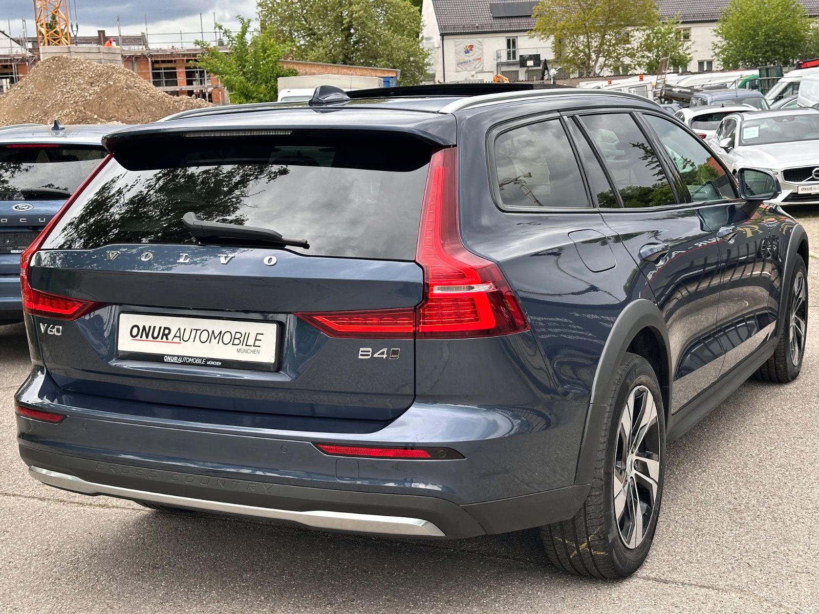 Volvo V60 Cross Country Plus AWD Navi Leder Pano ACC foto 4