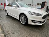 Ford Mondeo Vignale Hybrid  - Ford Mondeo Vignale mit Hybrid-Antrieb (Benzin/Elektro)