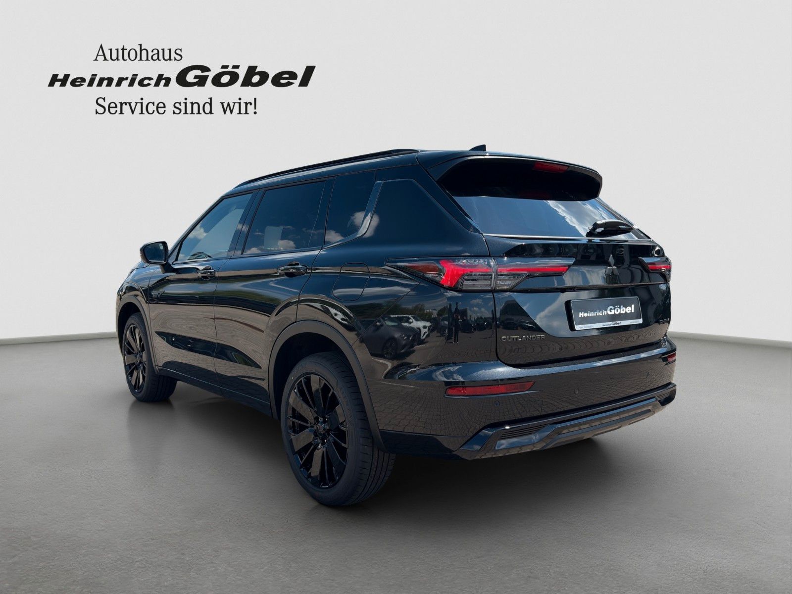 Fahrzeugabbildung Mitsubishi Outlander 2.4 PHEV 4WD LUXURY BLACK AKTIONSPREIS
