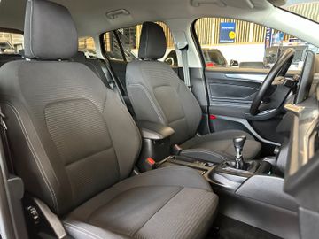 MYAUTOCENTER – Gebraucht- und Jahreswagen mit Werkstattservice in Pfaffenhofen Ford Focus *KEYLESS*ACC*NAV*1-HAND*2-ZONEN*
