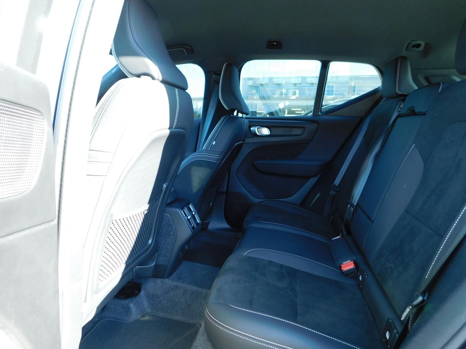 Fahrzeugabbildung Volvo XC40 B3 Plus Black-Editon