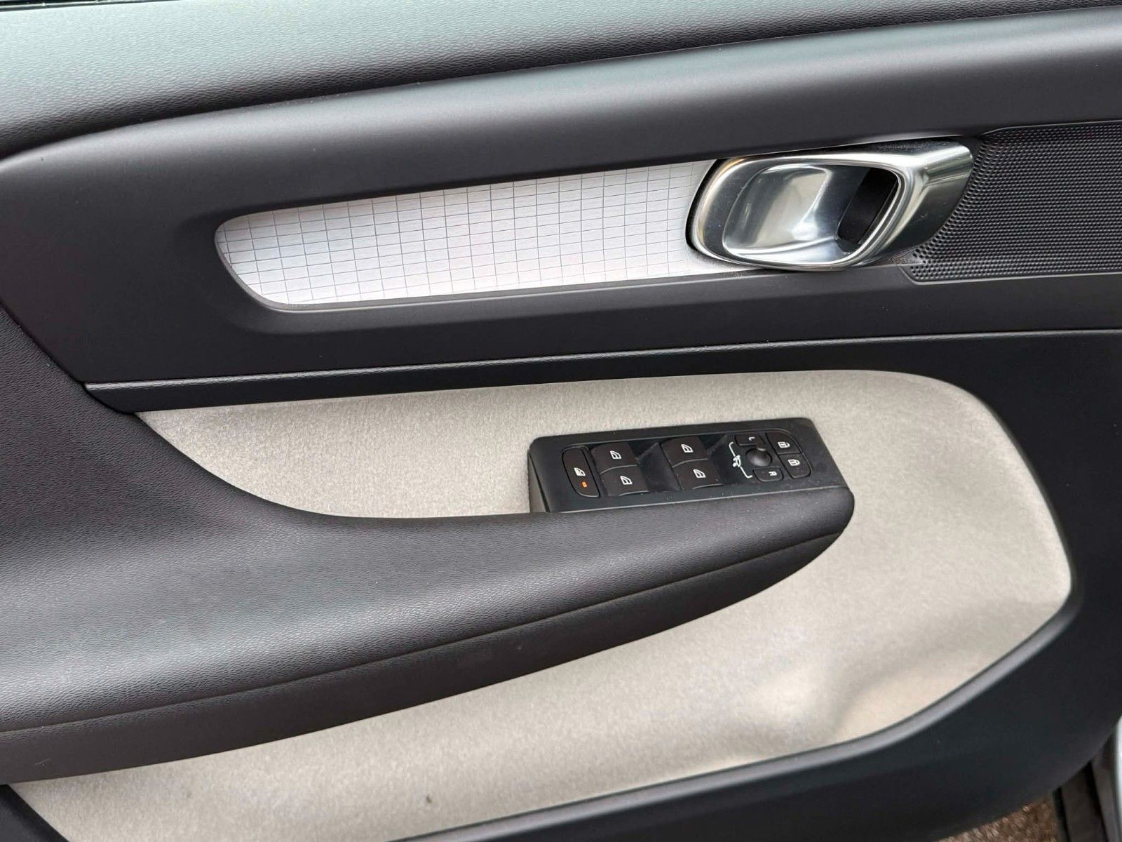 Fahrzeugabbildung Volvo XC40*Momentum*T4*AWD*360Grad*Connect*LED*SHZ*