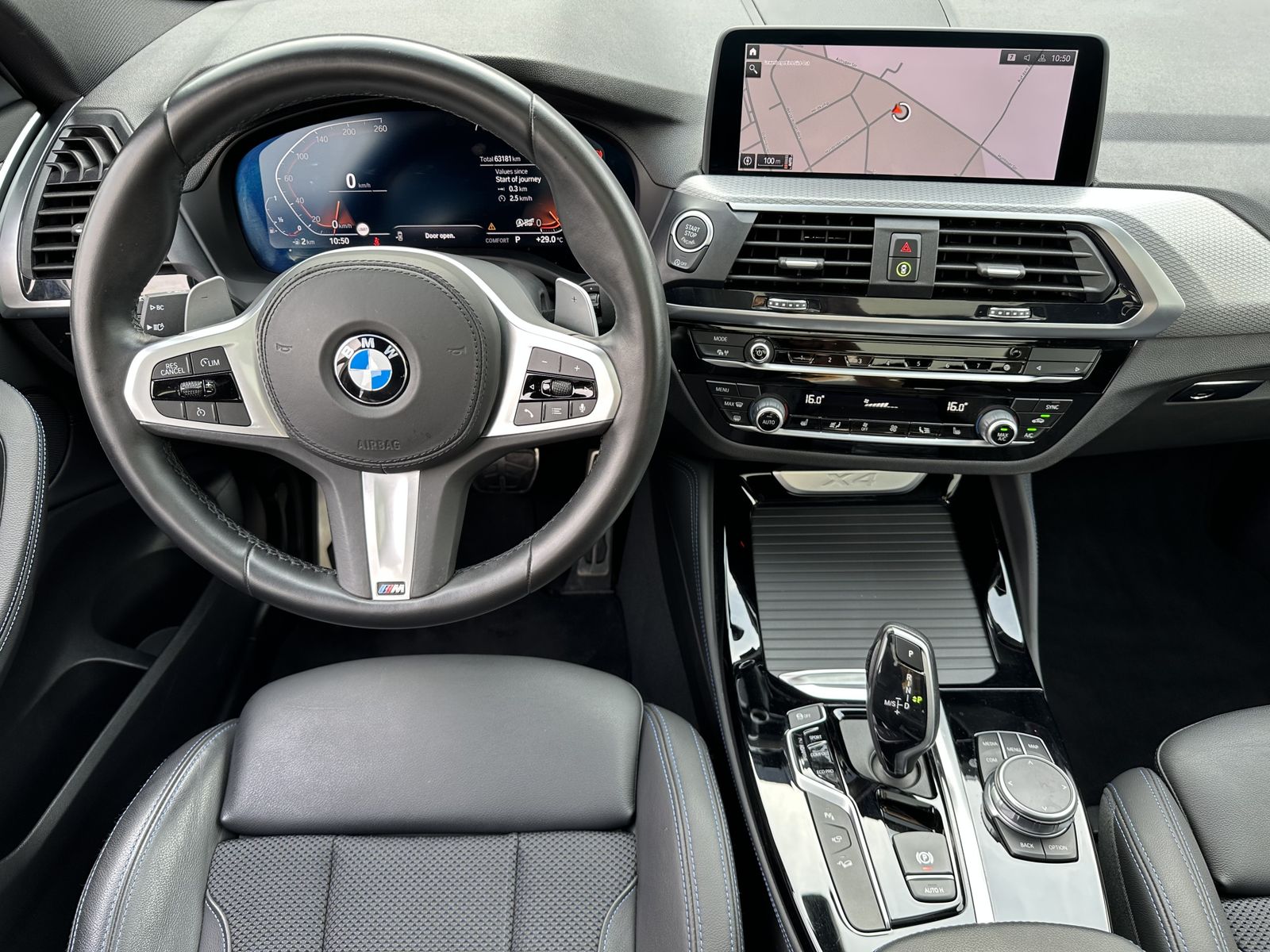 Fahrzeugabbildung BMW X4 xDrive30i M-Sport NAV+LED+PANO+360°+20ZO+HIFI