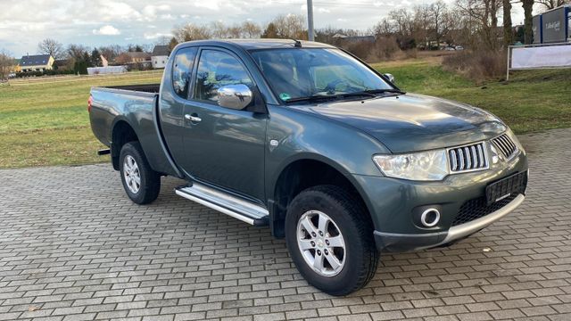 Mitsubishi L200 Invite Club Cab 4WD