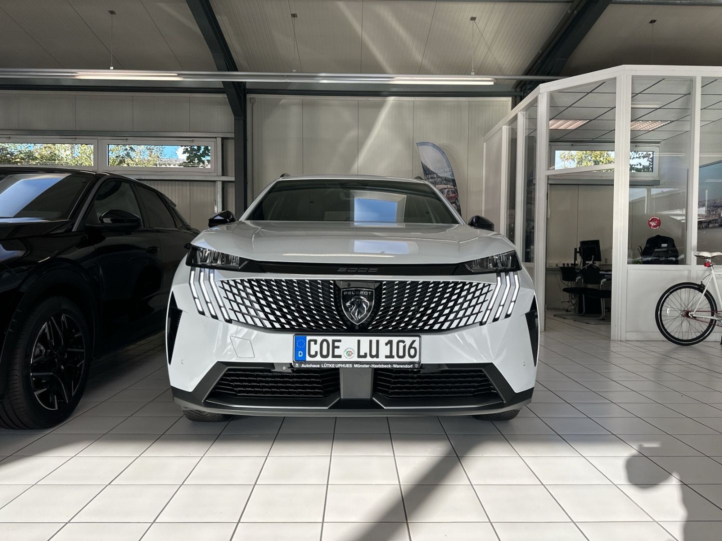 Fahrzeugabbildung Peugeot 5008 Hybrid 1.2 EU6e Allure HYBRID 136 e-DSC6