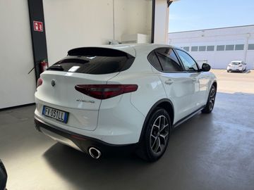 Alfa-Romeo Stelvio - 2