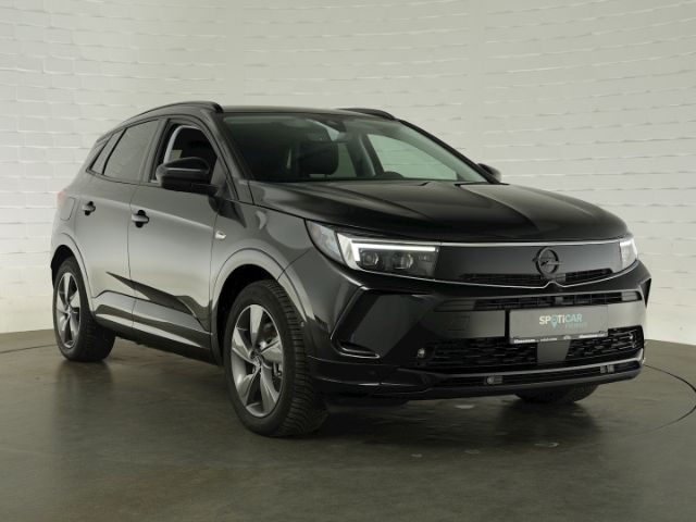 Grandland GSe 4X4 PHEV AT+AHK+NAVI+RÜCKFAHRKAMER