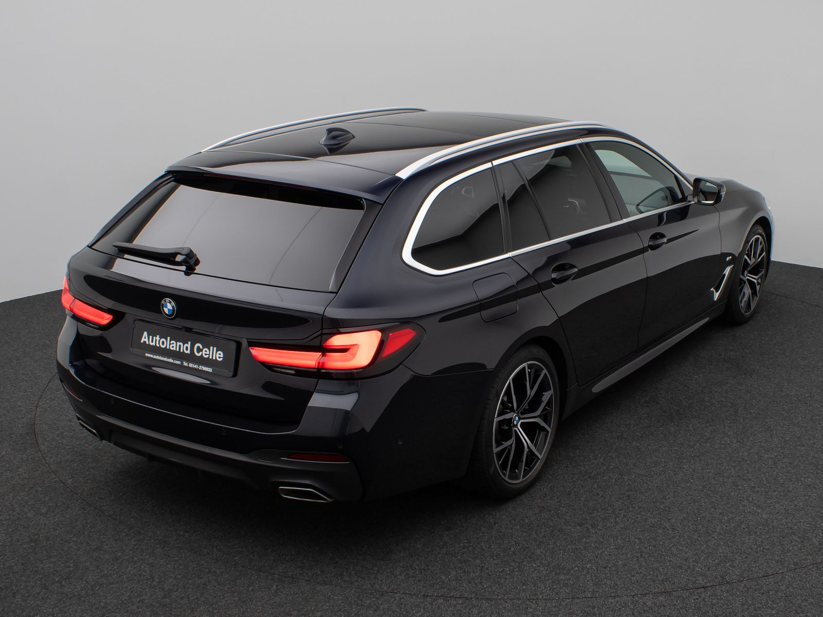 Fahrzeugabbildung BMW 530i M Sport Panorama Kamera DAB HiFi AHK Alarm