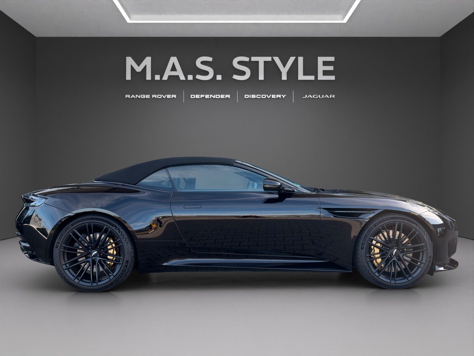 Fahrzeugabbildung Aston Martin DB12 4.0 V8 Volante PPF Bowers & Wilkins