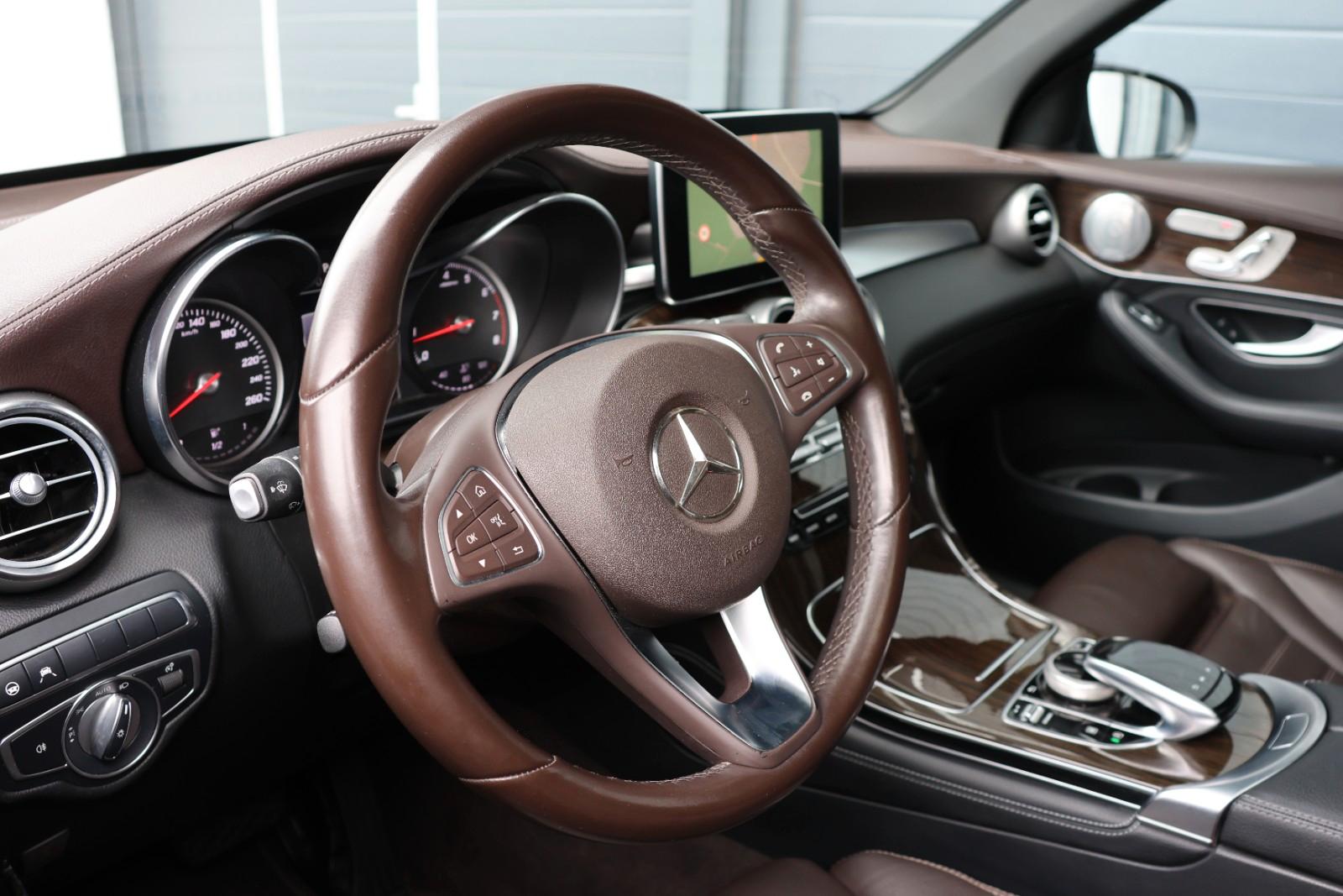 Mercedes-Benz GLC 300 4MATIC/ACC/Burmester/PANO/SHZ/TTW/KAMERA
