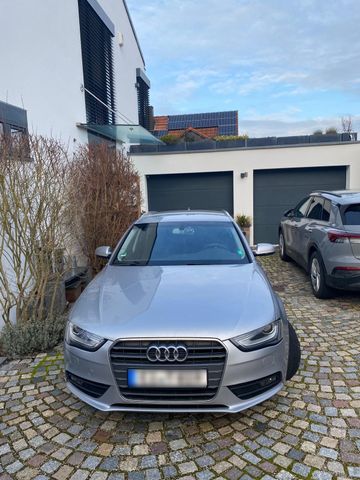 AUDI Audi A4 B8 2.0 TDI 2015 Zahnriemen Wasserp...