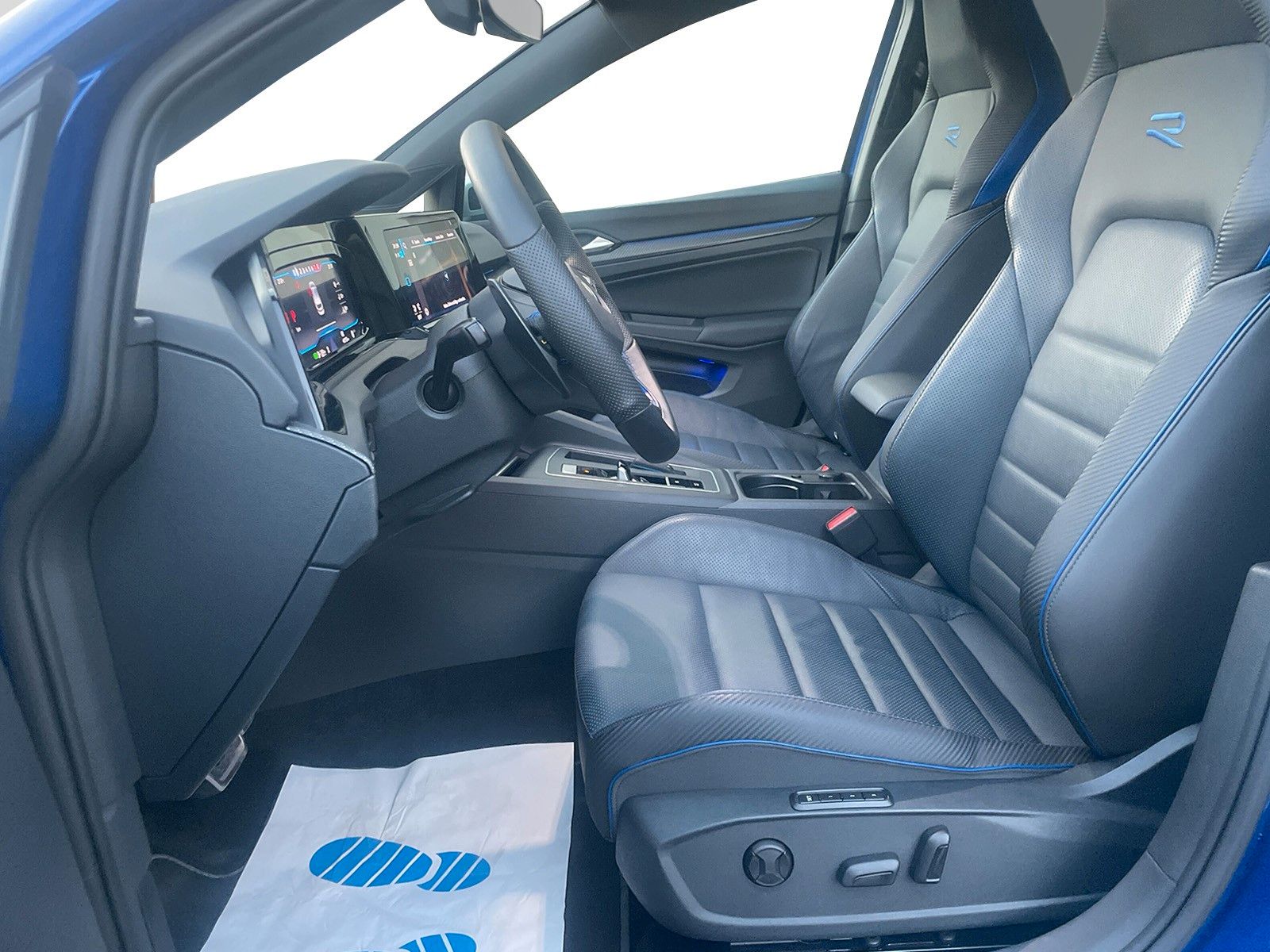 Volkswagen Golf VIII Lim. R 4Motion°LEDER°KAMERA°LAPIZ BLUE foto 5