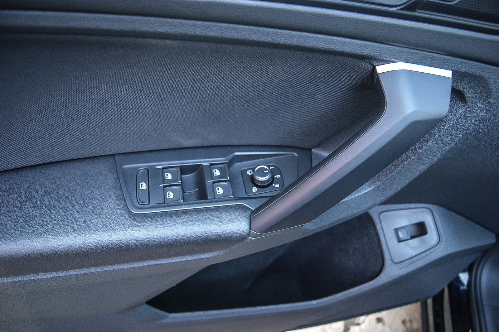 Fahrzeugabbildung Volkswagen Tiguan 2.0TDI 4Motion DSG R-LINE Black Style 19'