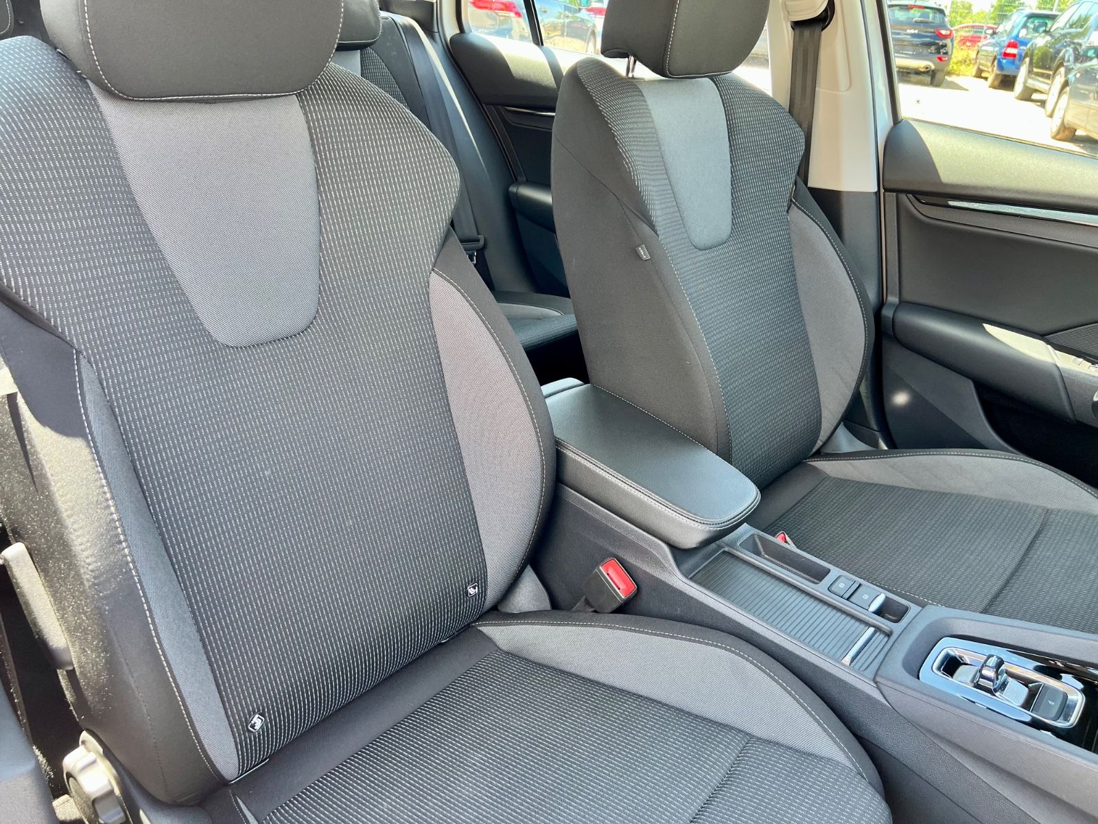 SKODA Octavia Combi Ambition AAC SHZ NAVI LED