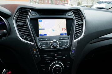Fahrzeugabbildung Hyundai Santa Fe Style 2WD Xenon / Navi