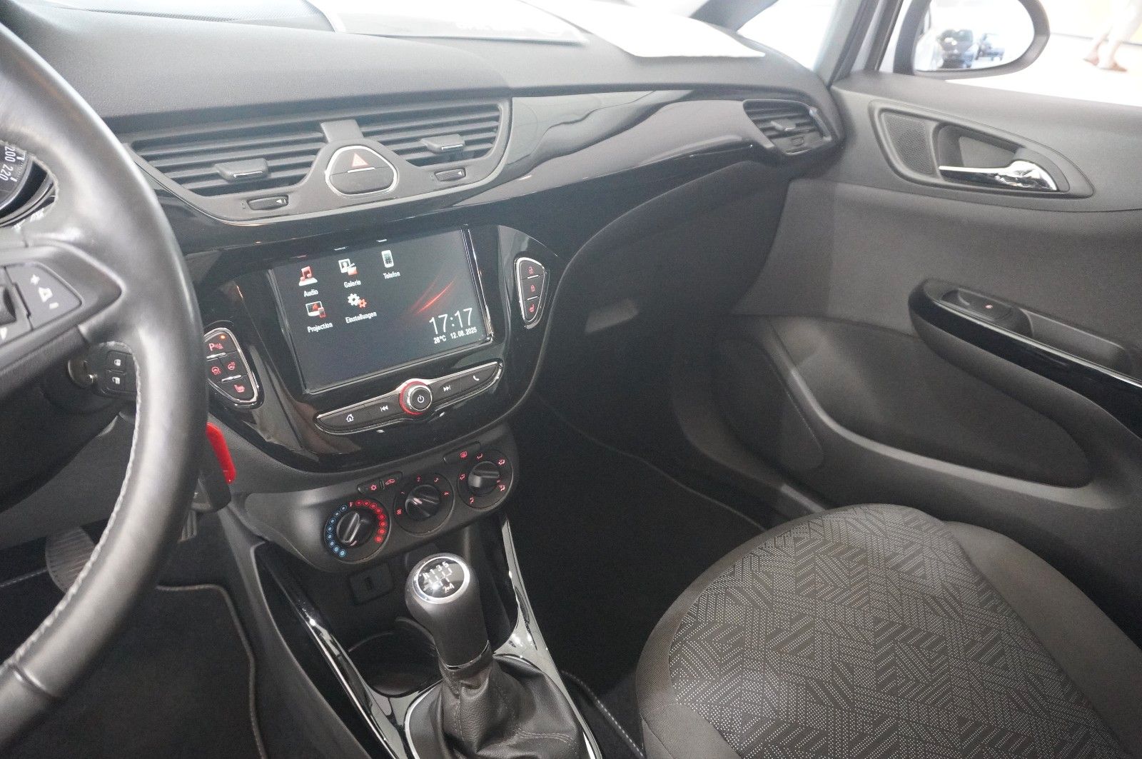 Fahrzeugabbildung Opel Corsa E Active 1.4  NAVI/PDC/SHZ/LHZ/ALU/TEMPO