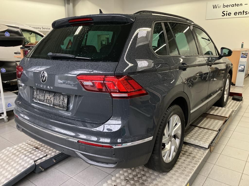 Fahrzeugabbildung Volkswagen Tiguan TSI Life LED CarPlay ACC PDC SH 18"