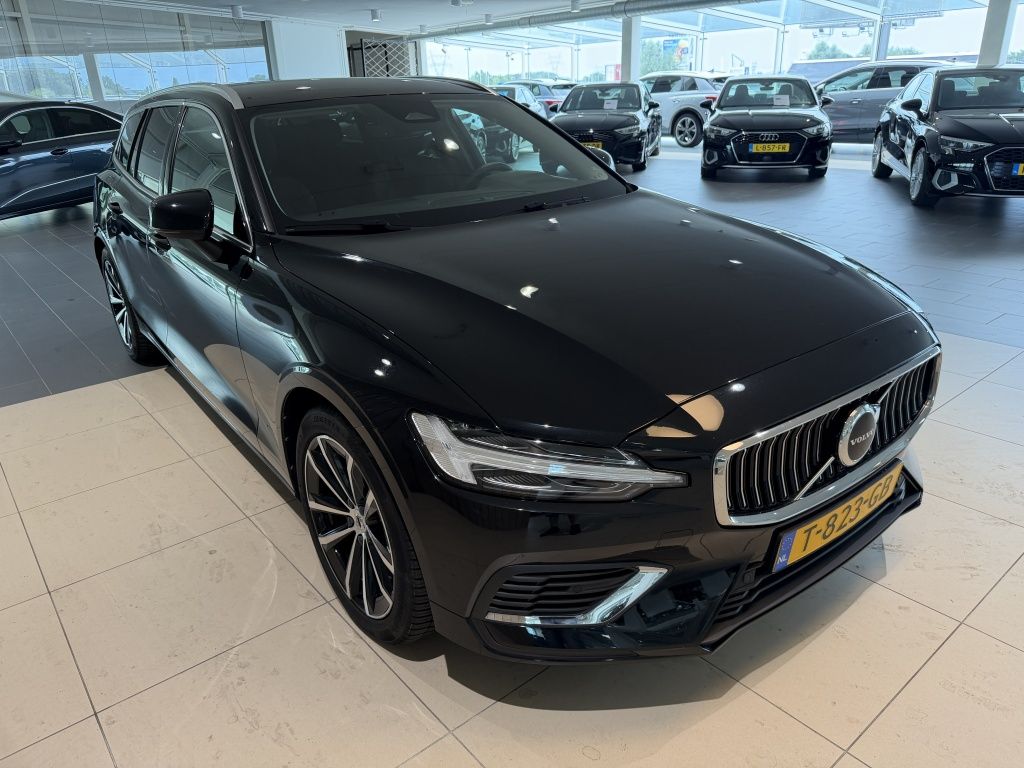 Volvo V60 2.0 T6 Plug-in Hybrid AWD Core Bright imagem 2