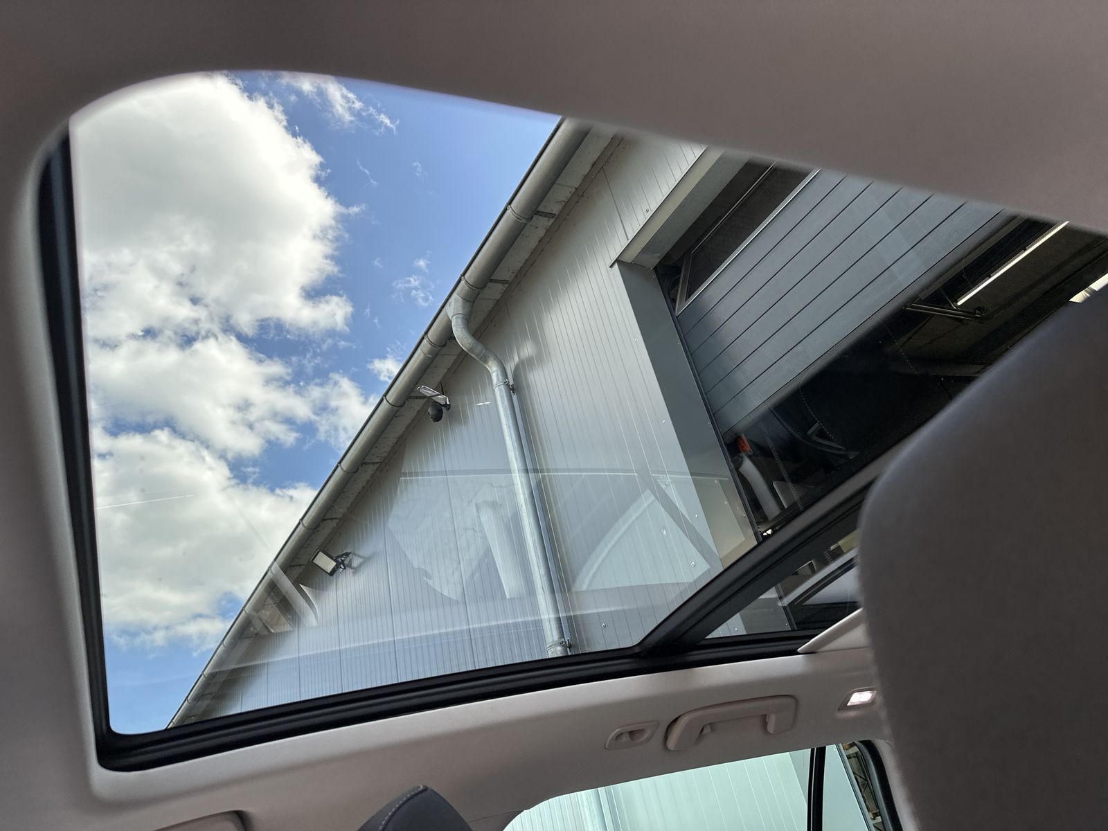 Fahrzeugabbildung SKODA Octavia Combi 2.0 TDI DSG NAV+LED+AHK+PANO+CANTO