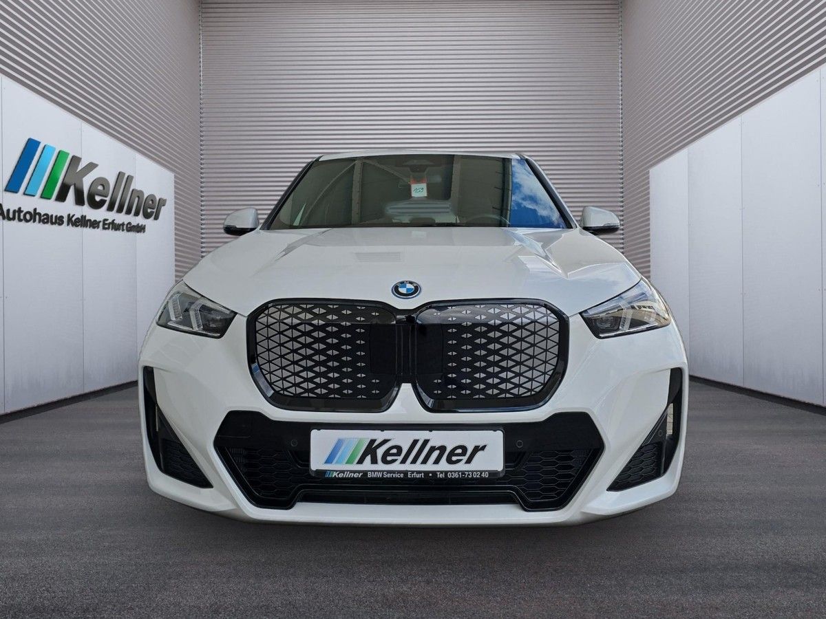 BMW iX1  xDrive30 M-Sportp.+AHK+adapt.LED+360°+KEYL imagem 3