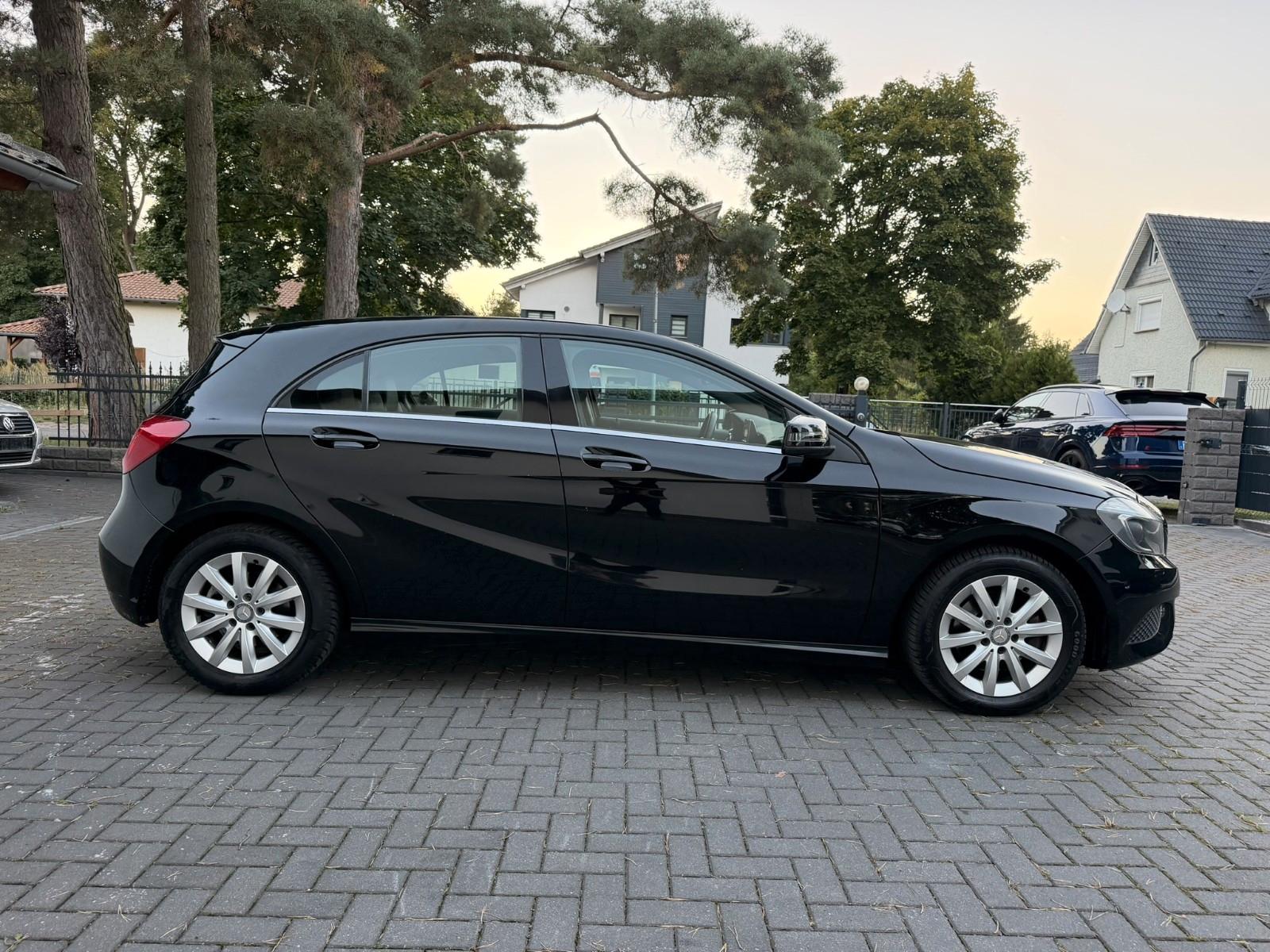 Mercedes-Benz A 180 Style Automatik Xenon Leder BlueEfficiency