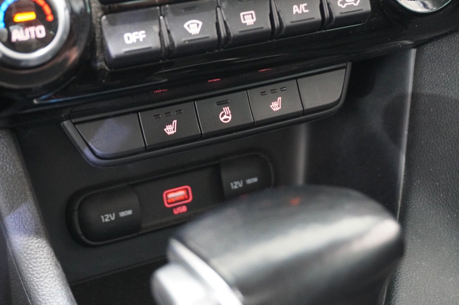 Fahrzeugabbildung Kia Sportage 1.6 CRDI 2WD DCT NAVI/LED/KAMERA/SH/AHK
