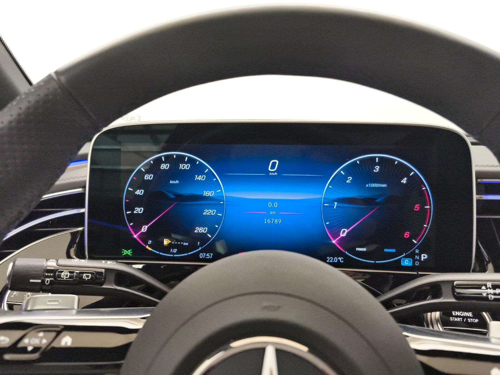 Mercedes-Benz E 220d T AMG Advanced+ Night Pano Standhzg AHK