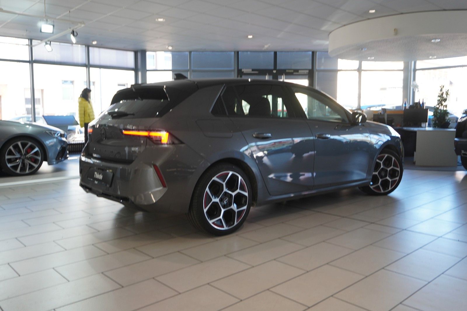 Fahrzeugabbildung Opel Astra L Lim. 1.6 HYBRID GS SPORT NAVI/360°/SPORT