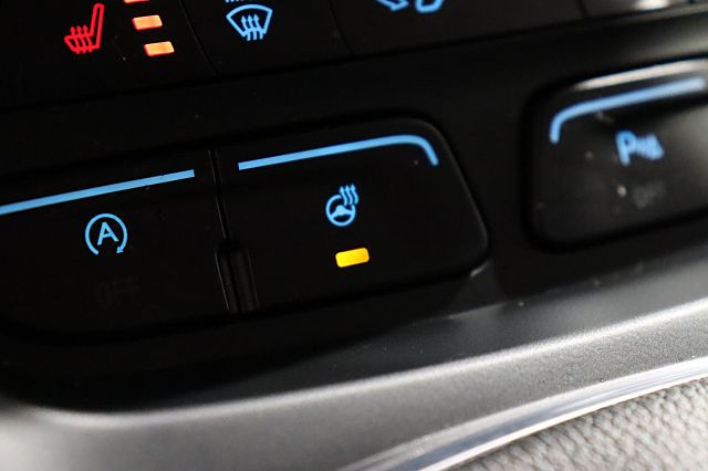 Kuga 1.5 EcoBoost ST-Line AHK SHZ KAMERA Tempoma