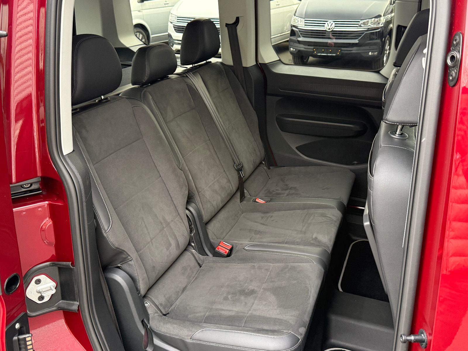 Fahrzeugabbildung Volkswagen Caddy Style TDI DSG ACC AHK Navi LED Pano Sthz