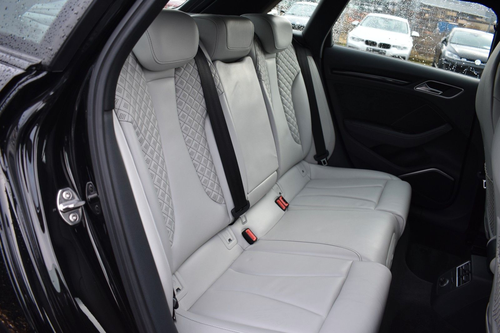 Fahrzeugabbildung Audi RS3 Sportback 2.5 TFSI quattro Keyles RS sitze