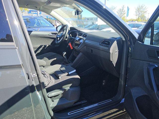 Volkswagen Tiguan 1.5 TSI ACTIVE AHK PDC LED SITZHZG
