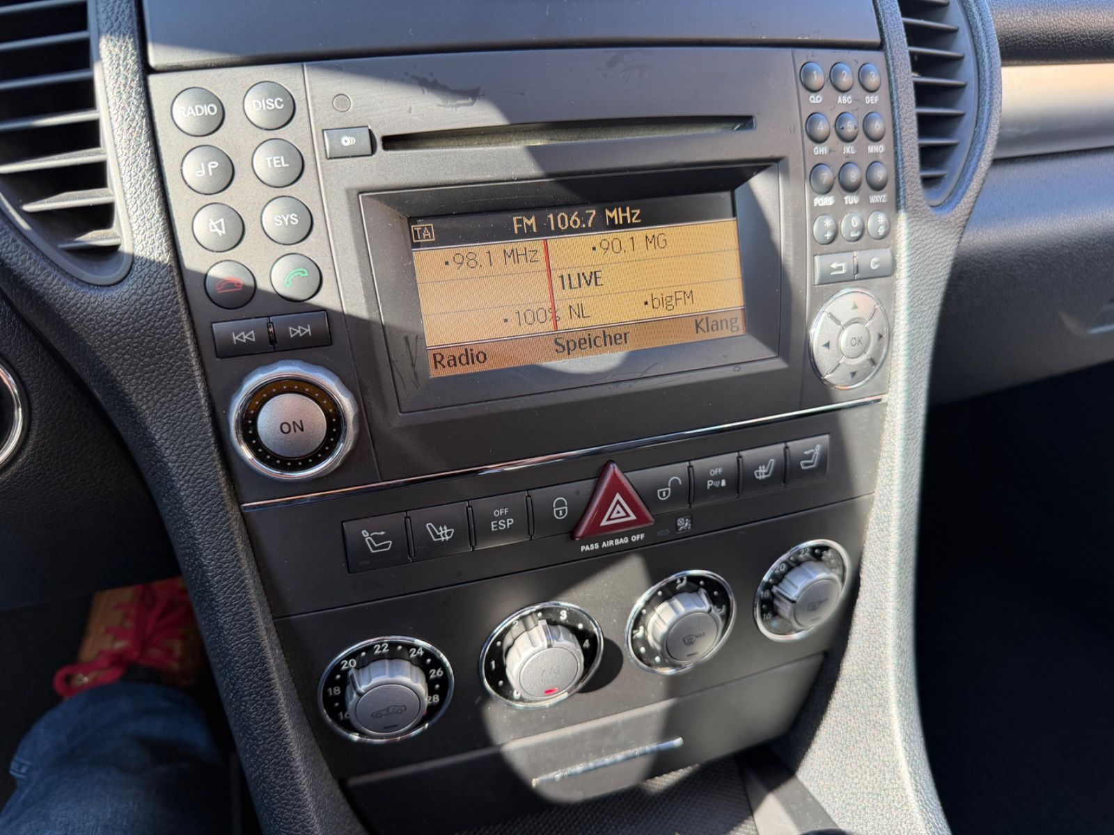 Fahrzeugabbildung Mercedes-Benz SLK 200 Kompressor 18 ZOLL LEDER AIRSCARF TEMPOM