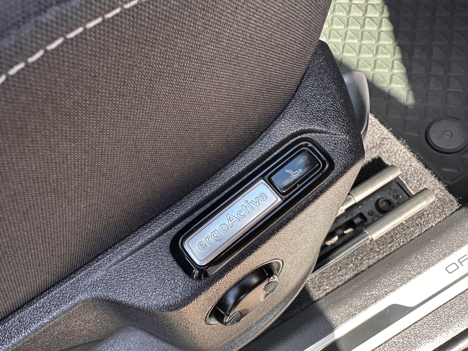 Fahrzeugabbildung Volkswagen Tiguan 2.0 TDI 4M Highline DSG AHK/HUD/Navi/LED