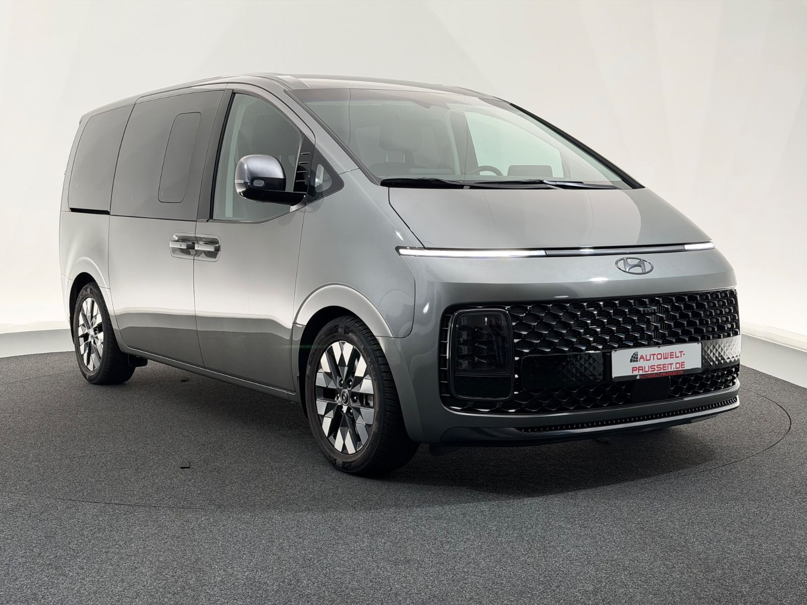 Gebrauchtwagen Hyundai Staria Staria 2.2 CRDi 2WD*SIGNATURE*LED-360°-BOSE-ACC in Horb am Neckar