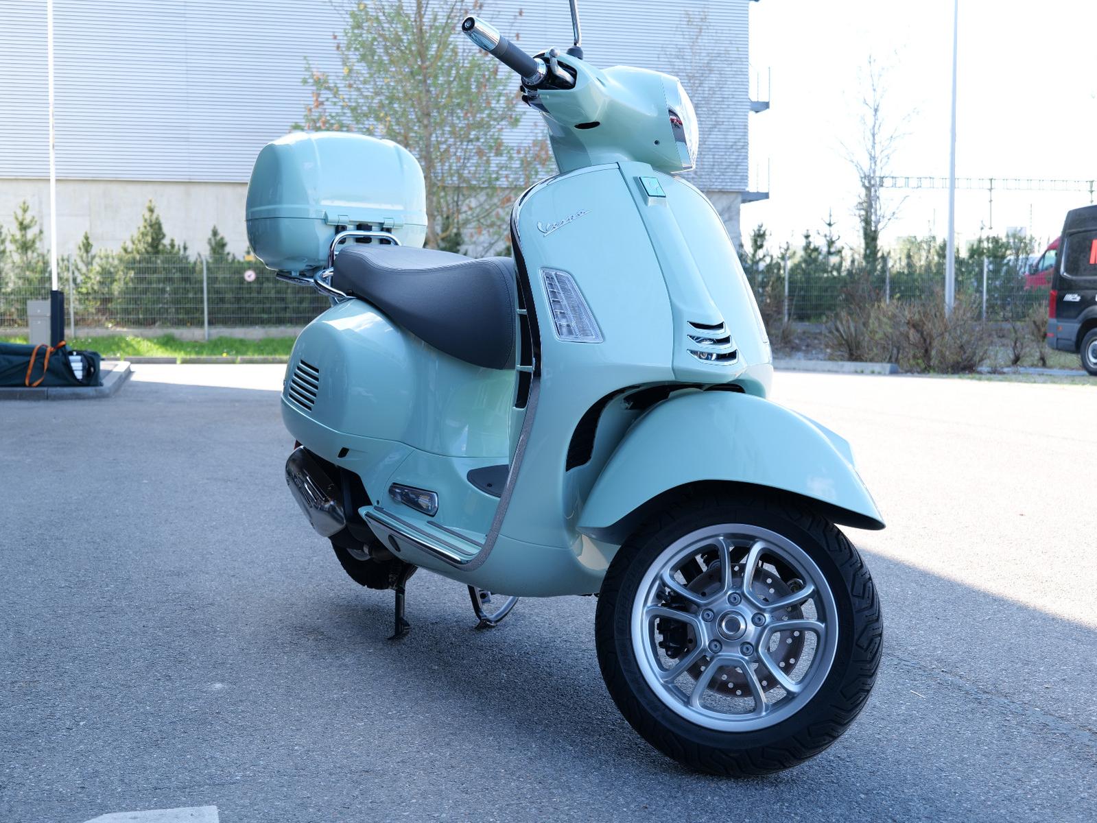 Vespa GTS 125 E5+ grün amabile, mit Topcase
