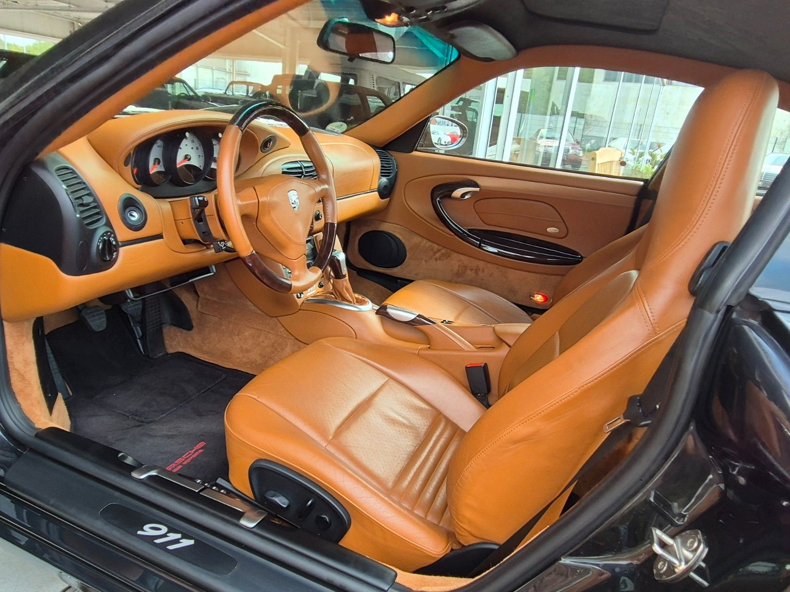 Fahrzeugabbildung Porsche 996 Carrera 4 /Nr. 358 von 911 Millennium/BRD/1A
