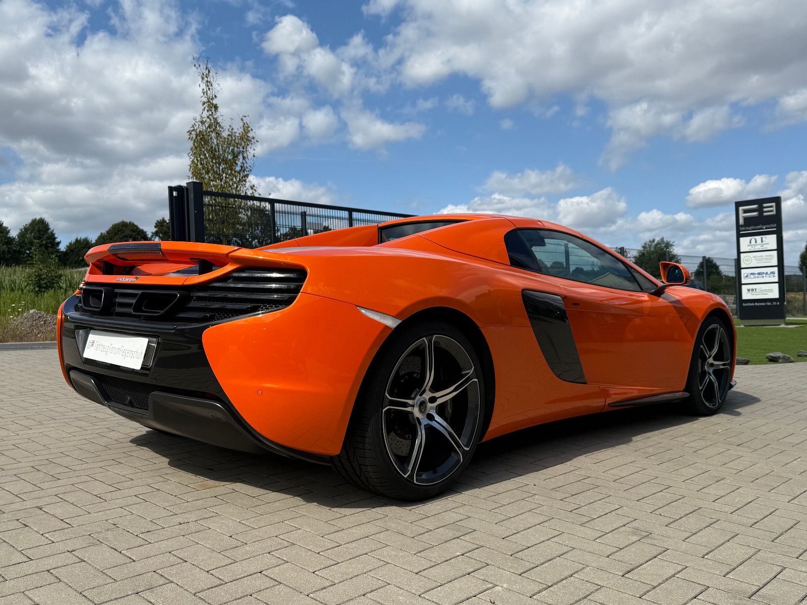 Fahrzeugabbildung McLaren 650S Spider-1.HD.-Carbon-TechPaket II-Sportausp.