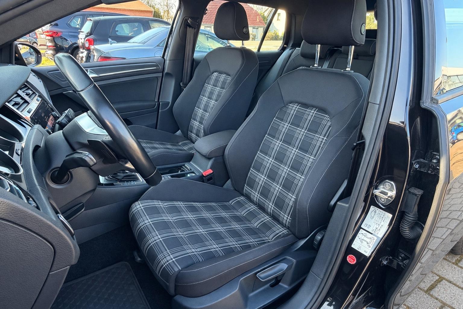 Volkswagen Golf VII Lim. GTD *LED*NAVI*DSG*SHZ*PDC*1.HAND*