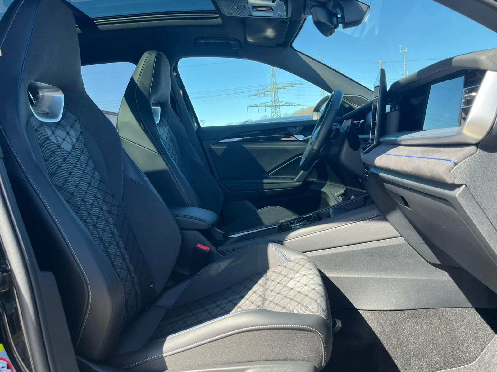 Image du véhicule Volkswagen Tayron 2.0 TDI 4M R-Line 7Si*MATRIX*AHK*PANO*HUD
