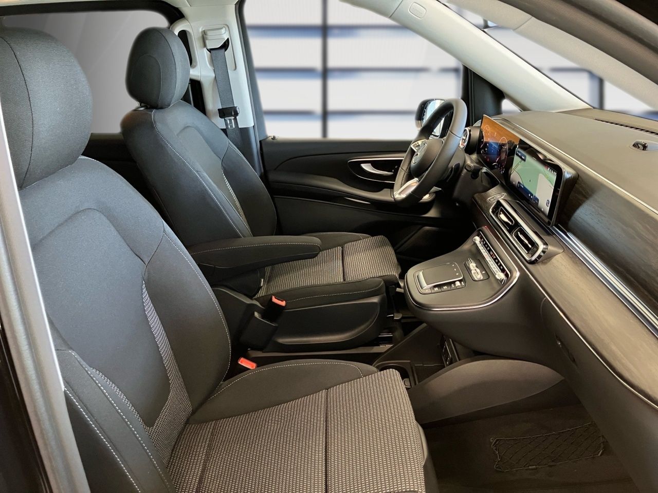 Fahrzeugabbildung Mercedes-Benz V 250 d STY / L Liegebank LED AHK Allrad Kamera