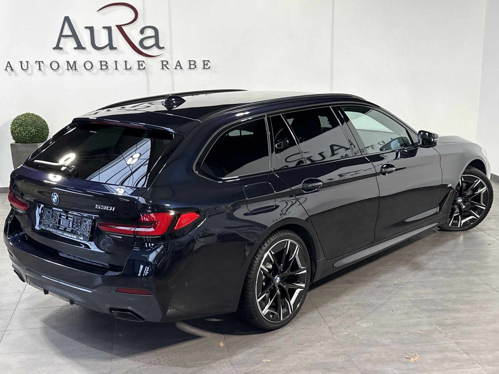 Fahrzeugabbildung BMW 530i Touring M-Sport NAV+LED+AHK+KAM+H&K+20ZO+VC