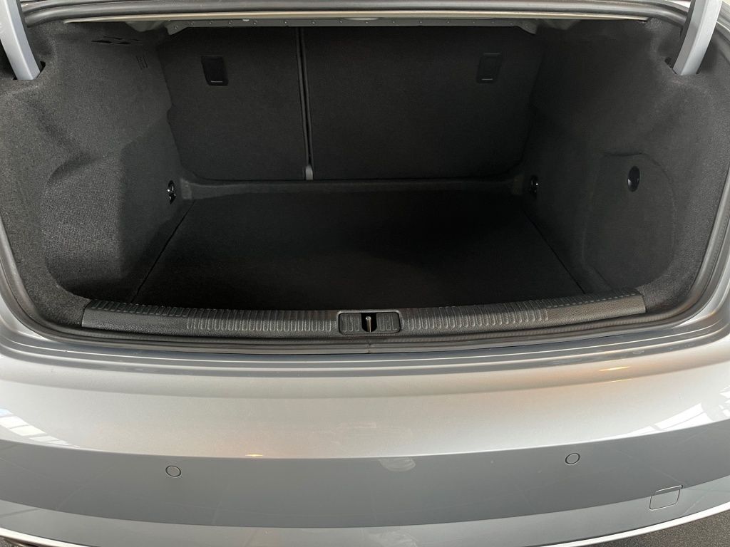 Fahrzeugabbildung Audi A3 35 TFSI Limo ACC Kamera Bi-Xenon PTS Navi