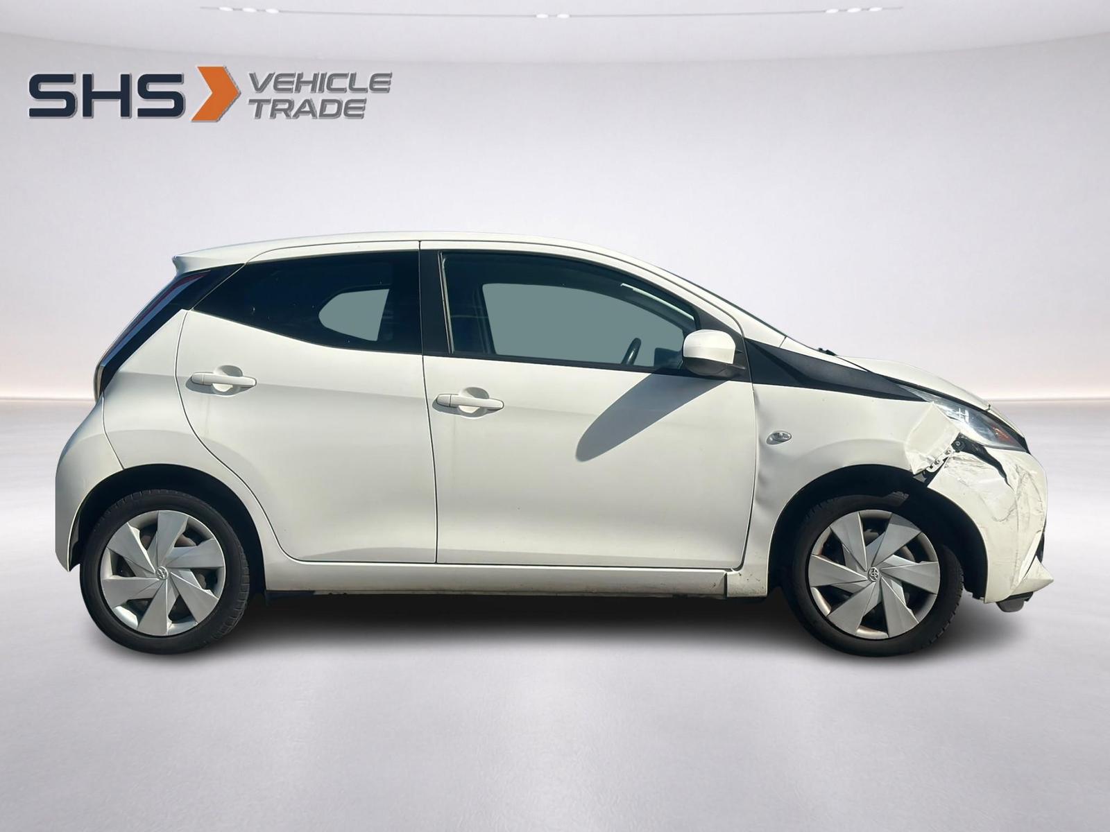 Toyota AYGO x-play 