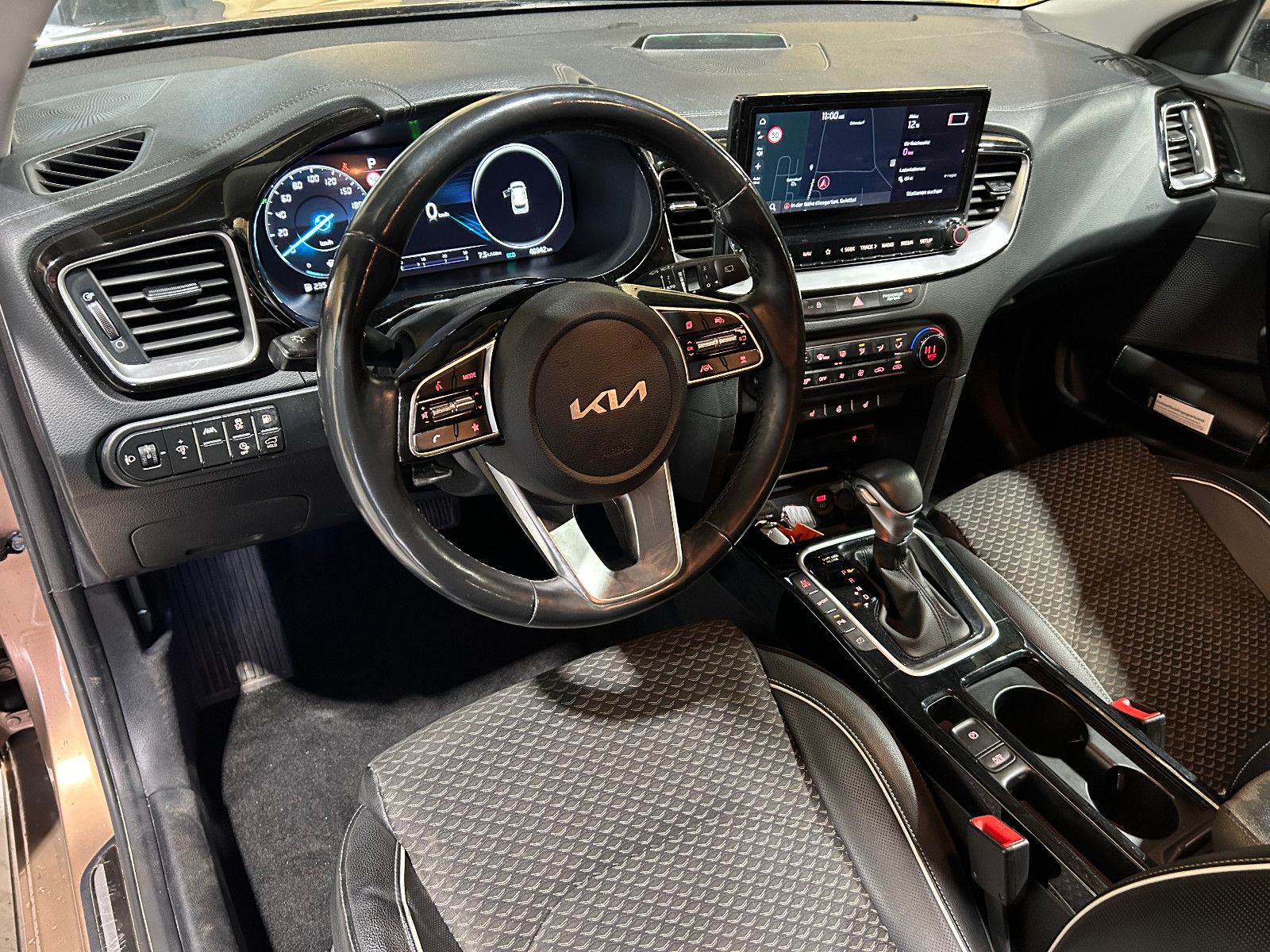 Fahrzeugabbildung Kia Ceed Sportswagon/Platinum Edition/DIGITAL-TACHO/